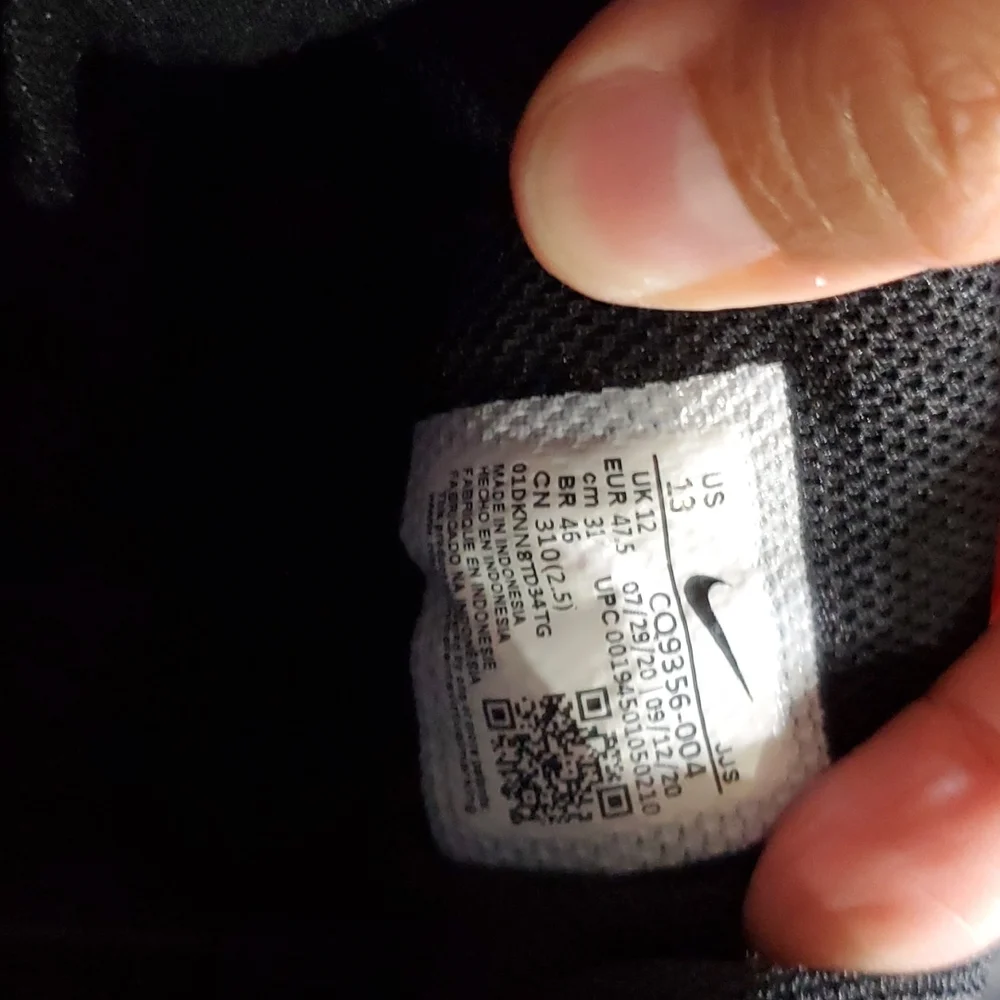Nike athletic shoes - Picture 5 of 5